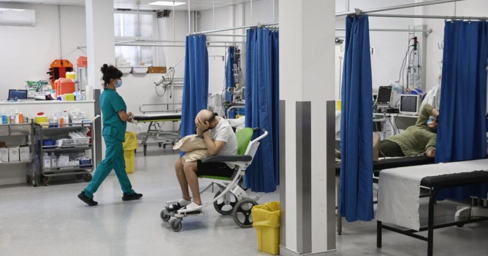 Ο Γολγοθάς των εφημεριών για ασθενείς και υγειονομικούς